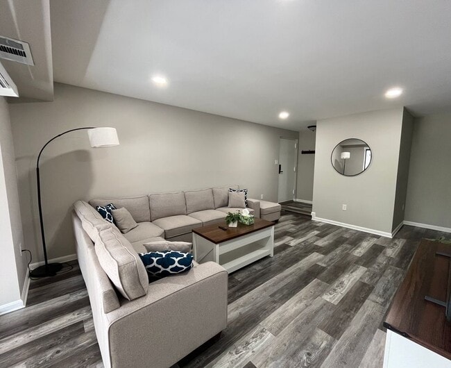 Photo - 10218 Bushman Dr