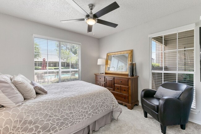 Creekwood Apartment Homes apartments — community photo