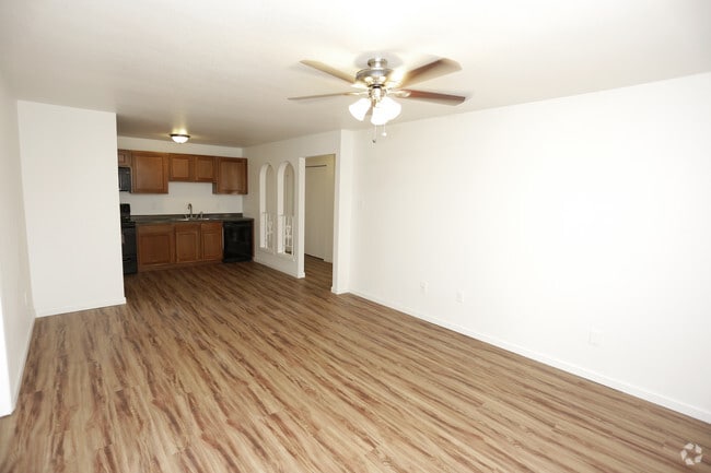 2BR, 2BA - 820 SF