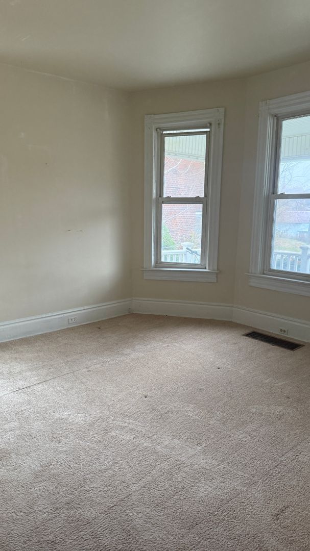 318 Center Ave Unit 1