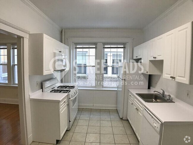 Building Photo - 2 bedroom in Boston MA 02135 Rental