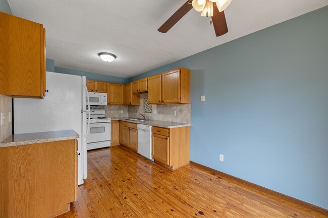 Photo - 16940 Glencoe Ave