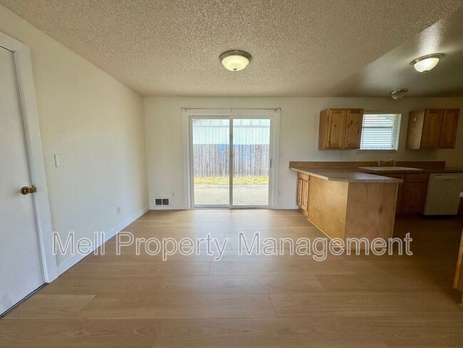 Photo - 222 E I St