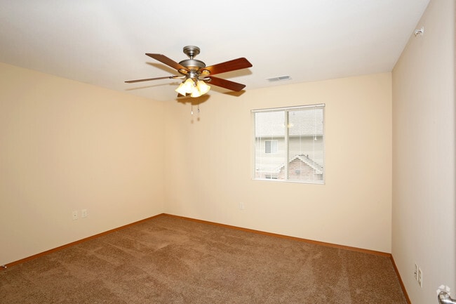 3BR,2BA,1500SF Inside Unit - Tullamore Village