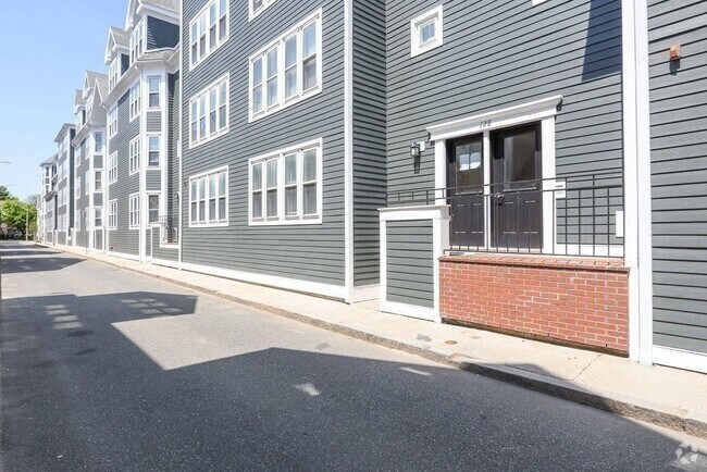 Building Photo - 128 Tudor St Unit C Rental