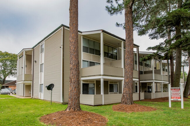 Photo - Patiohouse Apartments