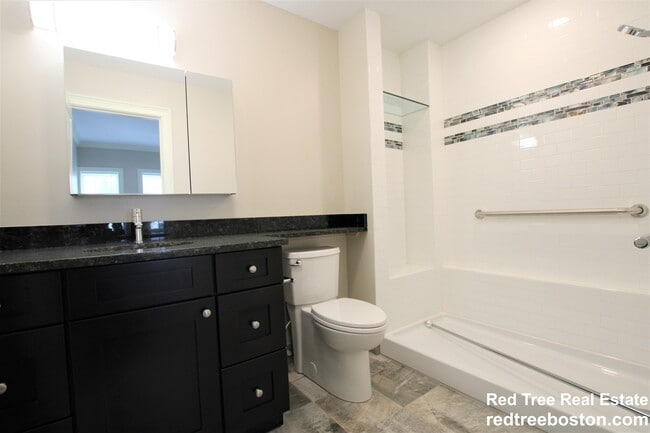 Photo - 286 Main St Unit 3