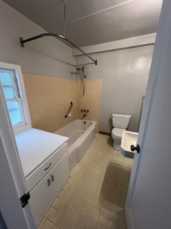 Photo - 1213 University Ave