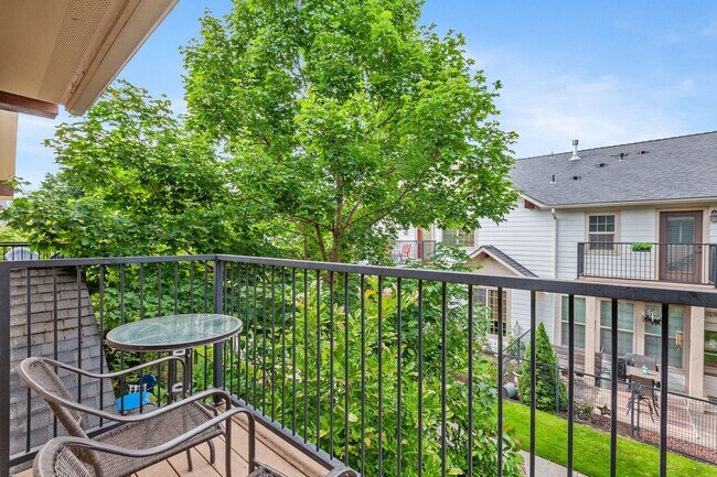 968 W Willow Lake Loop