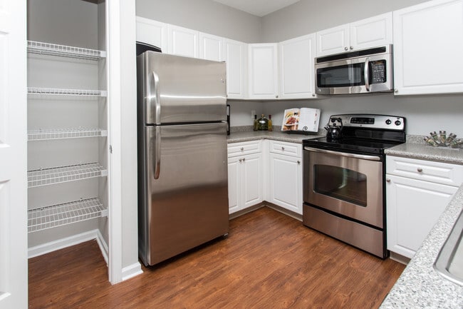 Model- Kitchen - Washington Crossing Apartments