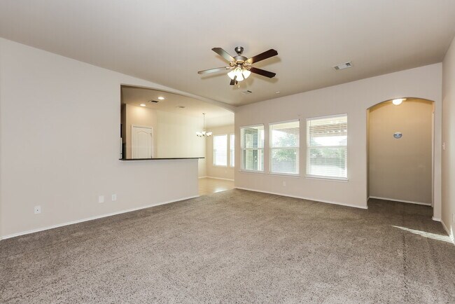 Photo - 409 Roundrock Ln