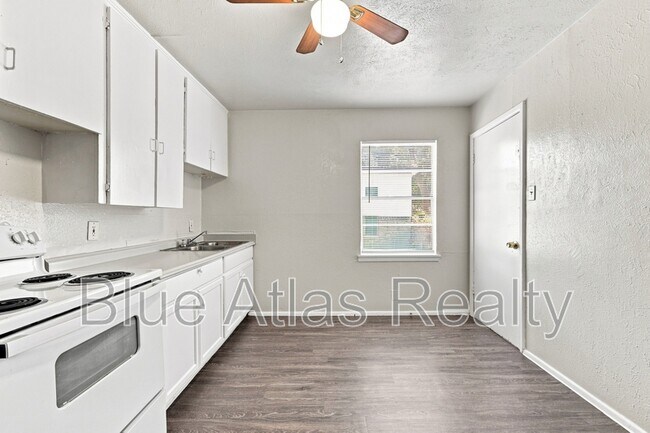Photo - 2215 Riverview Dr Unit A