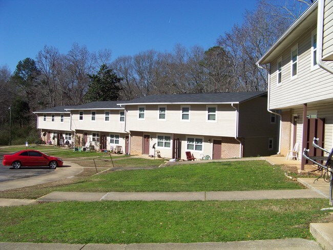 Photo - Heflin Oaks Apartments