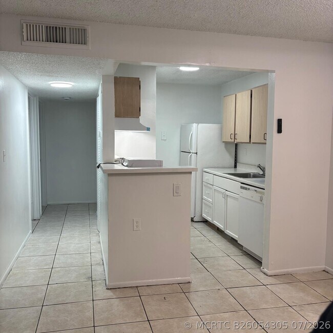Building Photo - 1151 Lake Terry Dr Unit C