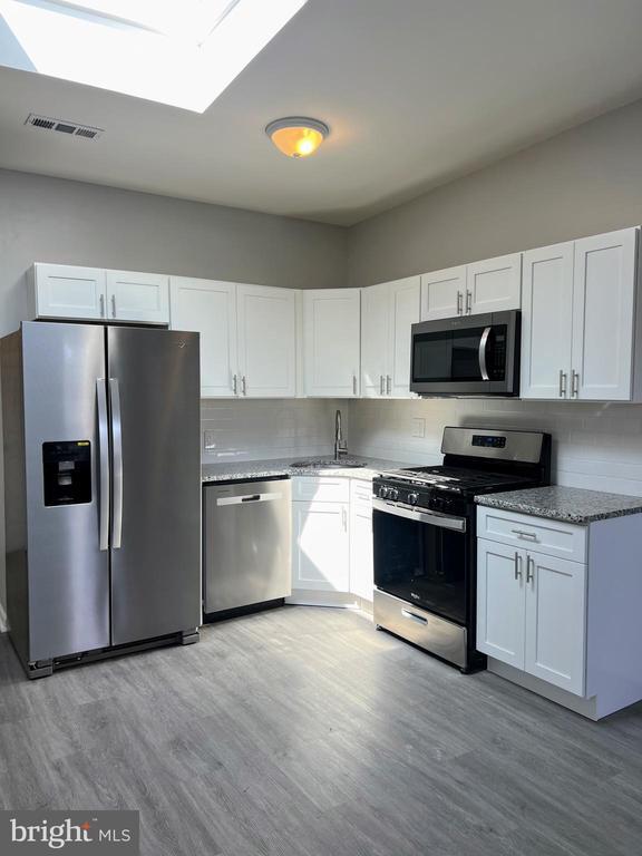 Building Photo - 538 N 32nd St Unit 3 Rental