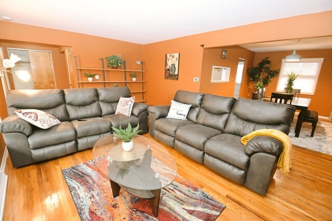 Photo - Furnished or unfurnished 4 bedroom 3 full ...