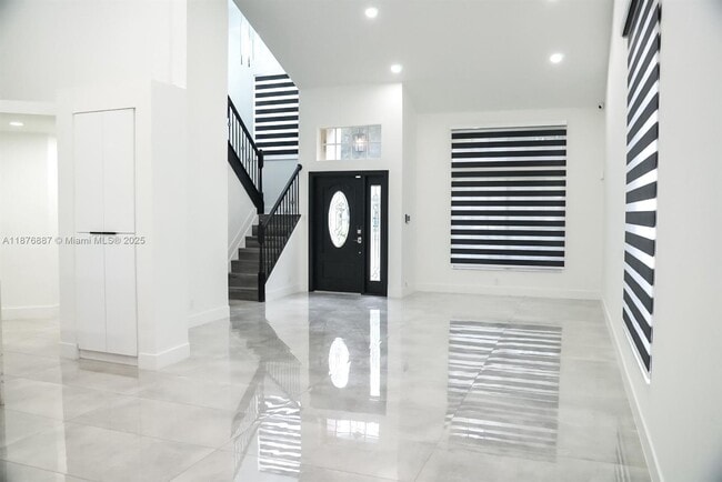 Photo - 2523 Bogota Ave