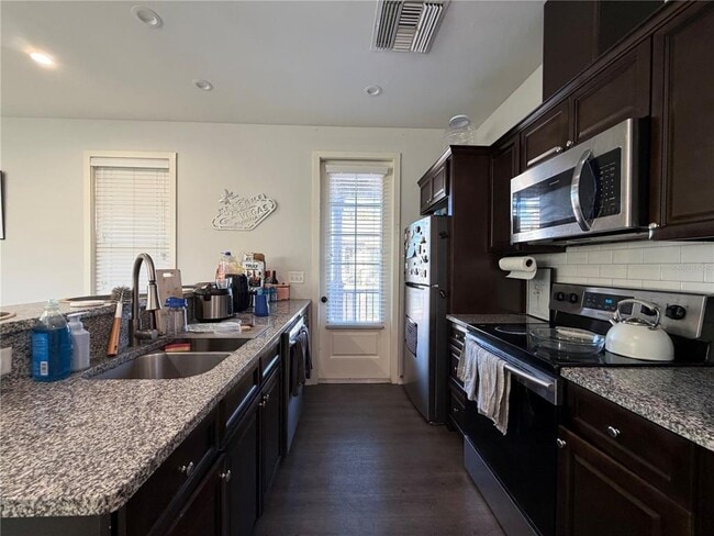 Photo - 717 NW 10th St