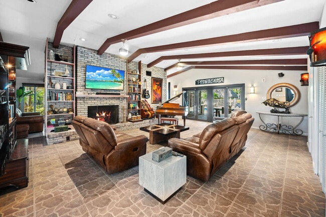 Building Photo - 4501 Briarcliff Ln Unit ID1369675P