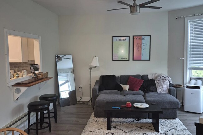 Photo - 854 W George St Unit 3