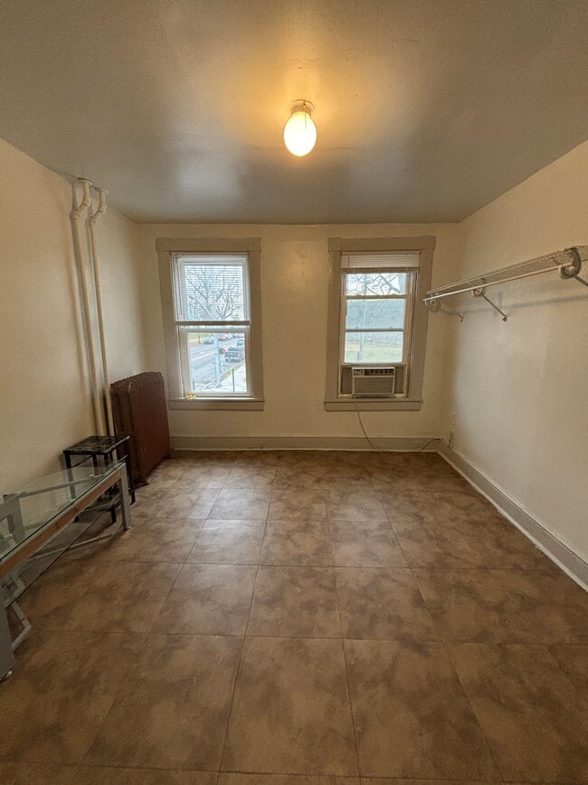 Photo - 645 E Orange St