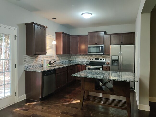 Photo - 2070 Blackstone Way