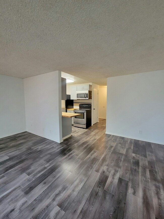 Building Photo - 318 S 174th Pl Unit g Rental