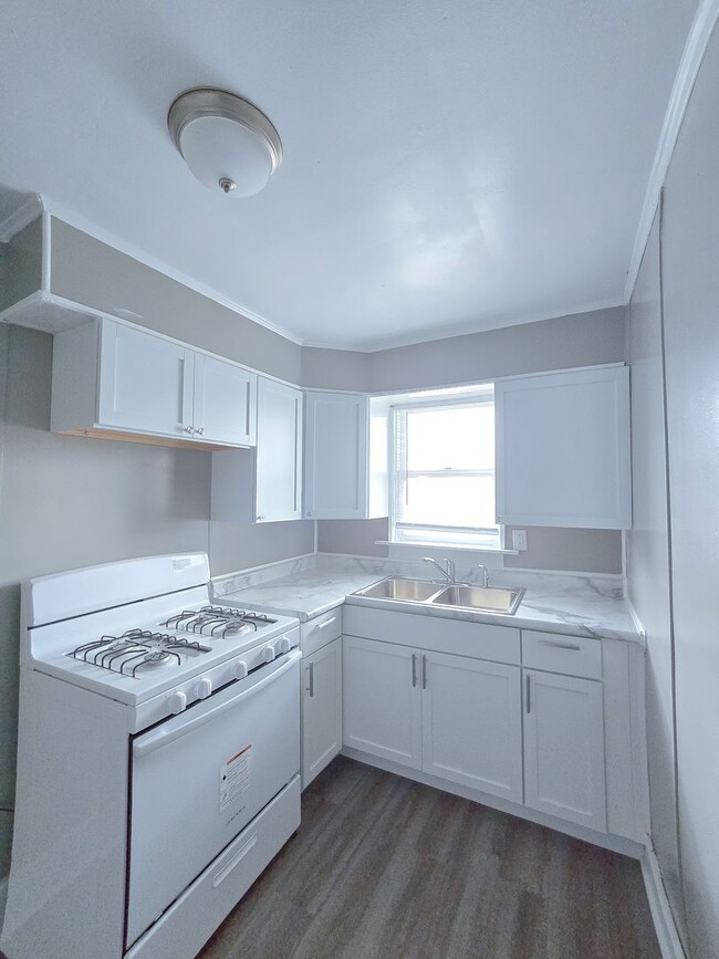 Photo - 216 E Madison St Apartment Unit 218 1/2 East Madison Street