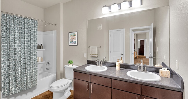 Photo - Retreat at Fremaux Town Center Apartments