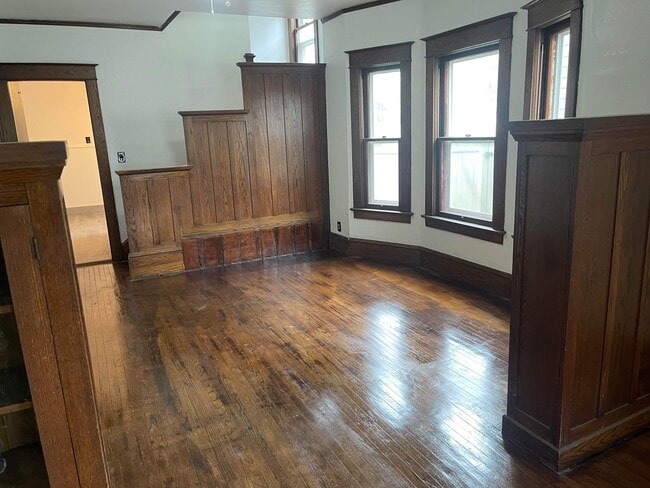 Photo - 718 Washington Ave Unit Right Side