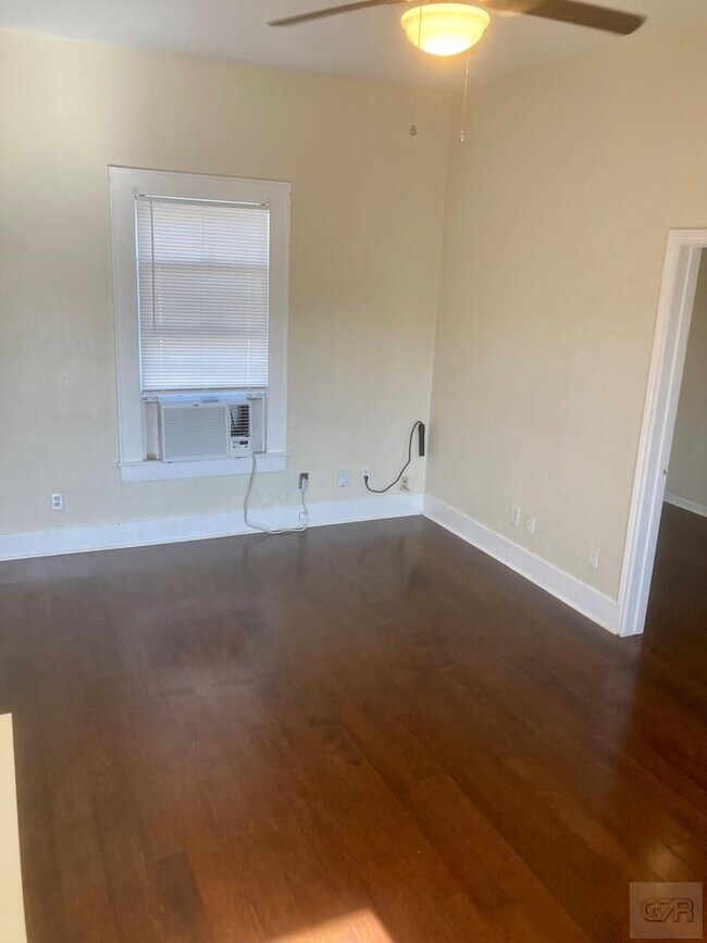 Photo - 4908 Ave Q 1/2