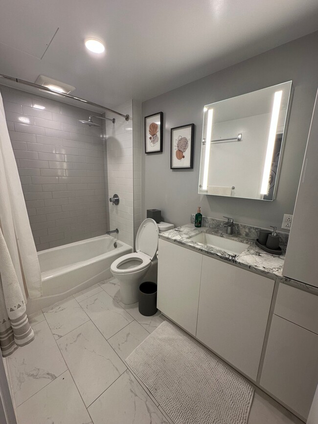 Photo - 987 Queen St Unit 3908