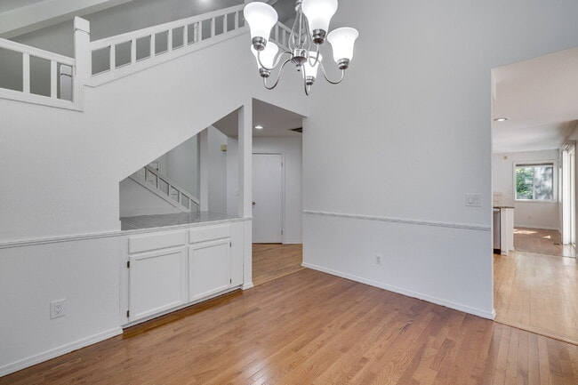 Beautifully Updated 4-Bedroom Home in Sammamish!- AVAILABLE NOW FOR RENT!!