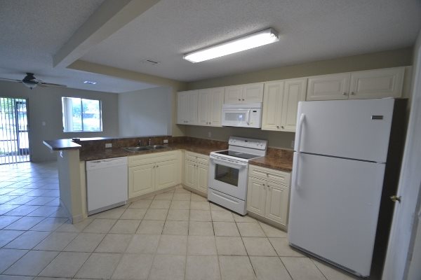 Photo - 1985 Discovery Cir E