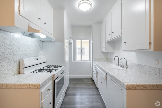 2 habitaciones, 1,5 baños - 900 pies cuadrados - Cocina