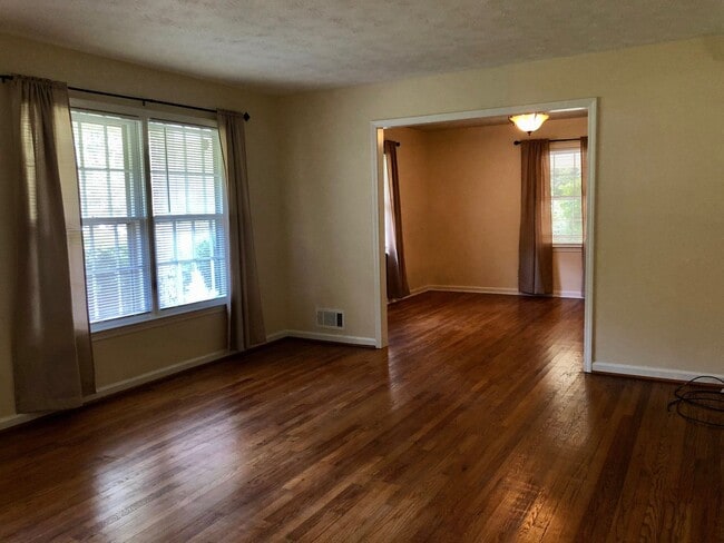 Photo - Stepless ranch home in Mableton