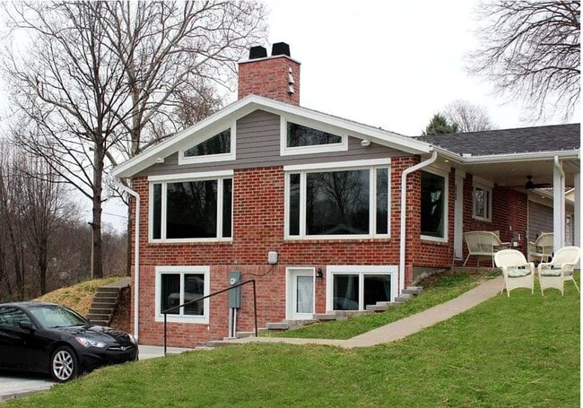 YOU ARE LOWER UNIT - 520 Washington St