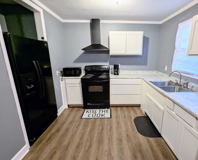 Photo - 614 E 37th St