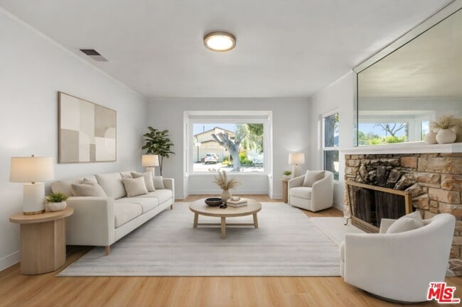 Photo - 2522 Armacost Ave