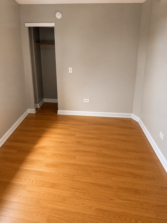 Bedroom - 6409 S Rhodes Ave Unit 2nd FL