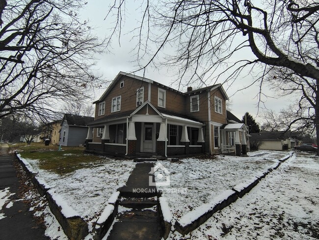 Building Photo - 903 College Dr Unit 1