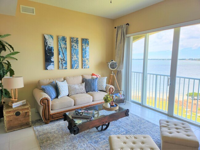 31 Harbour Isle Dr W Unit Ph01
