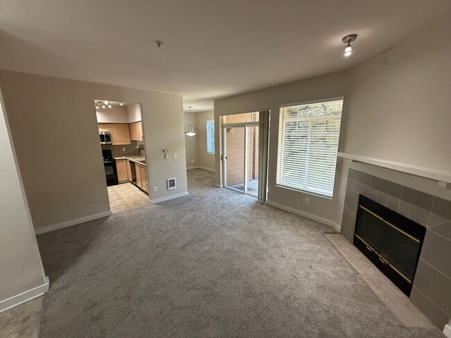 Beautiful Bottom Floor 2bd 1bath Condo For... - Beautiful Bottom Floor 2bd 1bath Condo For...