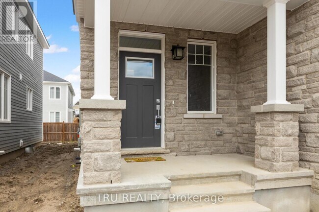Photo - 75 Hackamore Cres
