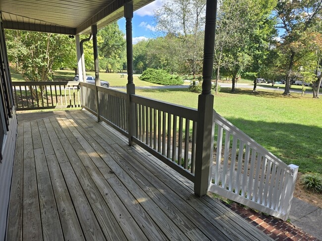Photo - 1605 Hillhaven Rd