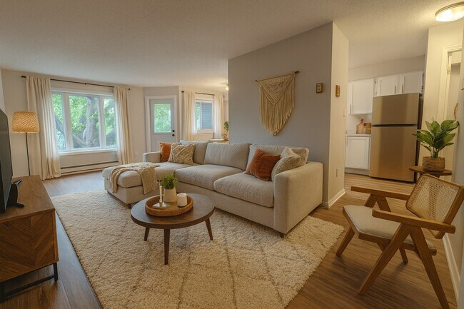Salon - 2080 Quingate Place