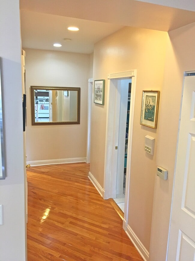 Building Photo - 2622 N Spaulding Ave Unit 3N