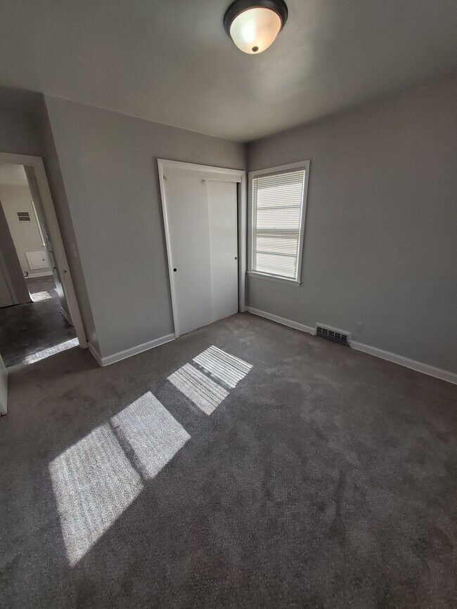 Photo - 2 Bedroom Single Family - Brand new Flooring