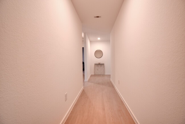 entrance hallway - 410 Emma St