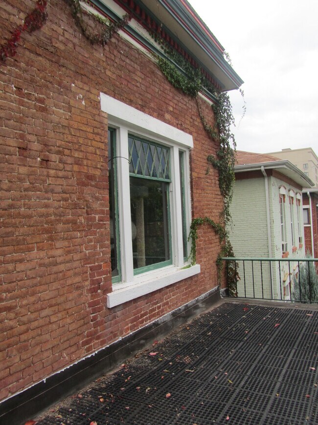 View of the house from the balcony. - 204 S 6th St Unidad Upstairs
